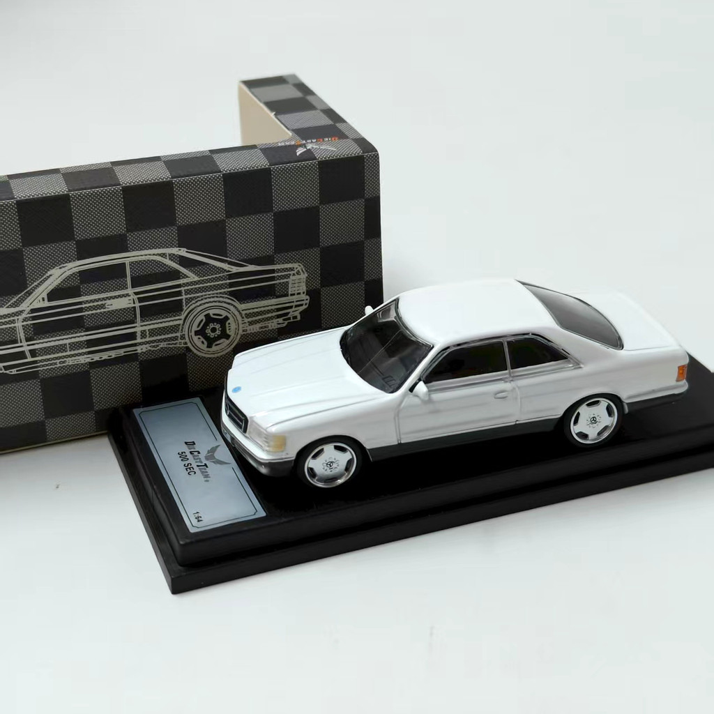 DCT Benz 1/64 Benz 500SEC สีขาวจําลองรถรุ่นผลิตภัณฑ์สําเร็จรูปแบบคงที่คอลเลกชันเครื่องประดับออกจากรุ