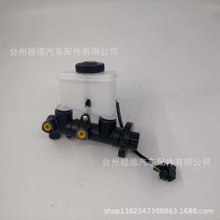 เหมาะสําหรับ Mazda Medium Bus กระบอกเบรก Mazda B-SERIE แม่ปั๊มเบรก UB39-43-400
