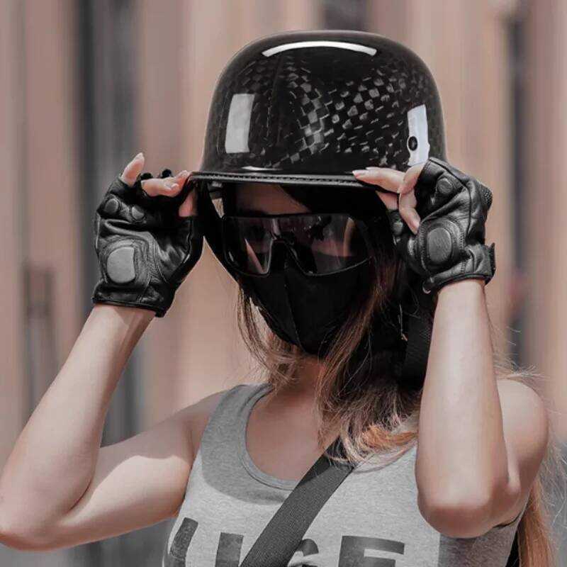 DOT Bright สีดําเยอรมันสไตล์คาร์บอนไฟเบอร์ครึ่งรถจักรยานยนต์หมวกกันน็อคเปิดหน้า Vintage Street Bike 