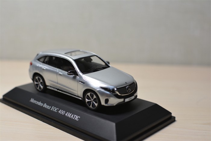 SPARK 1: 43 BENZ EQC 400 4Matic Silver Ready Stock