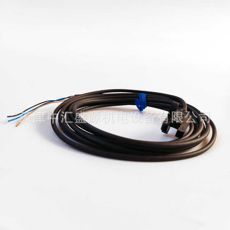 Omron EE-SX951P-W โฟโตอิเล็กทริคเซนเซอร์ 5 มม. ชนิดฉีด EE-SX951P-W 1M สวิตช์โฟโตอิเล็กทริค