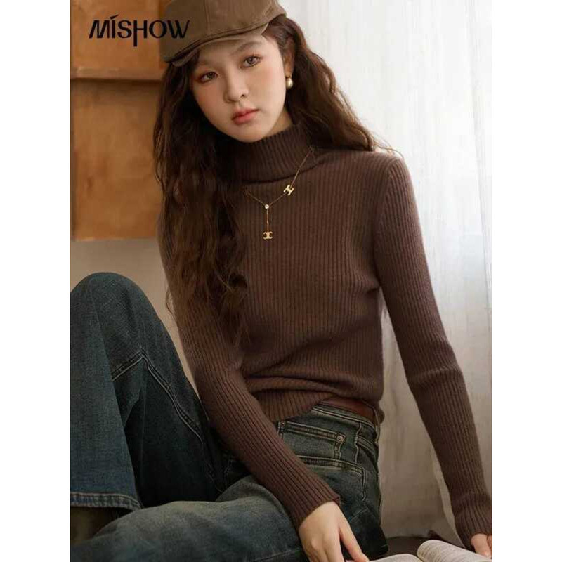 MISHOW ผู้หญิงเสื้อสเวตเตอร์คอเต่า ฤดูหนาว 2025 เสื้อถักใหม่ แขนยาวหนา เสื้อถักแบบอเนกประสงค์
