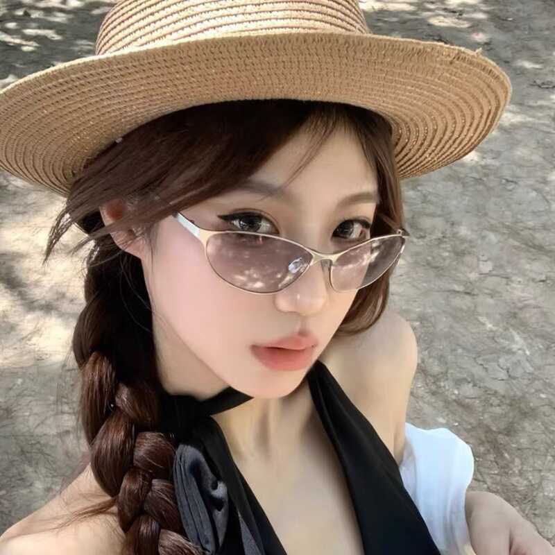 แว่นตากันแดดนวัตกรรม Cat Eye สำหรับผู้หญิง สไตล์ High-End และความรู้สึกลักษณะ Y2K Street
