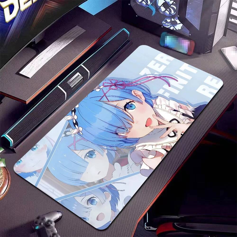ReZero เริ่มต้นชีวิตอีกโลก Mousepad แผ่นรองเมาส์กันลื่นขนาดใหญ่เย็บขอบเสื่อทนทานโต๊ะแล็ปท็อปคีย์บอร์ดเกม Pad