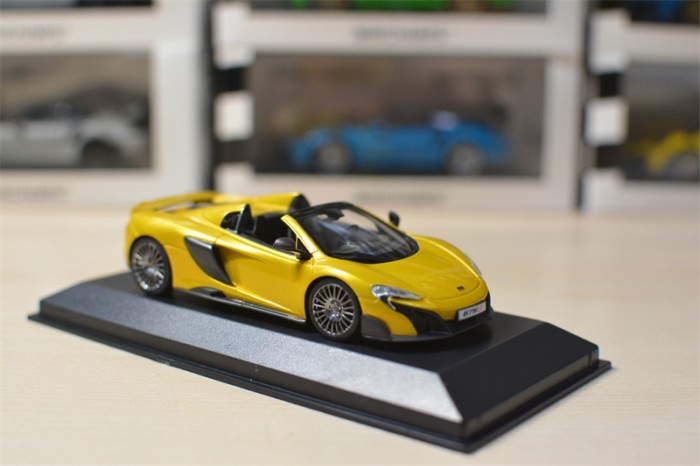 Mini Cut Minichamps 1: 43 McLaren Mclaren 675LT Spider Gold Ready Stock