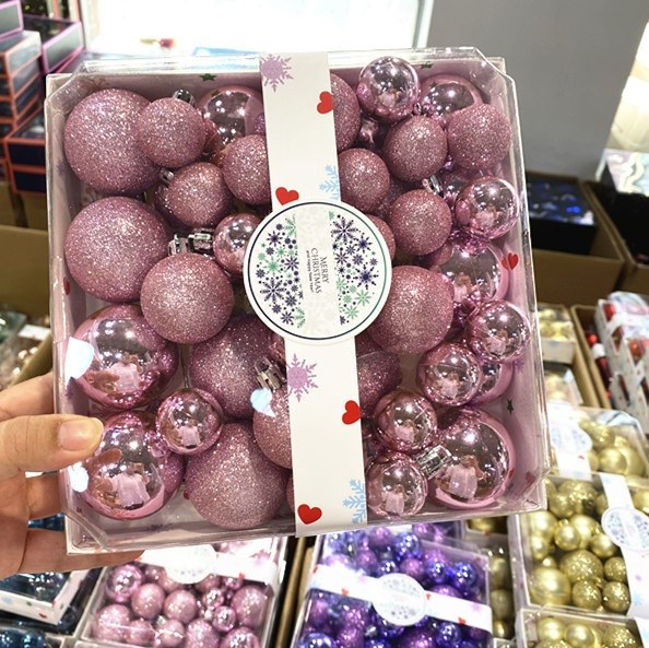 ชุดตกแต่งต้นคริสต์มาส ลูกบอลคริสต์มาส 44 ชุด พร้อมกล่องบรรจุภัณฑ์สีสันสดใส