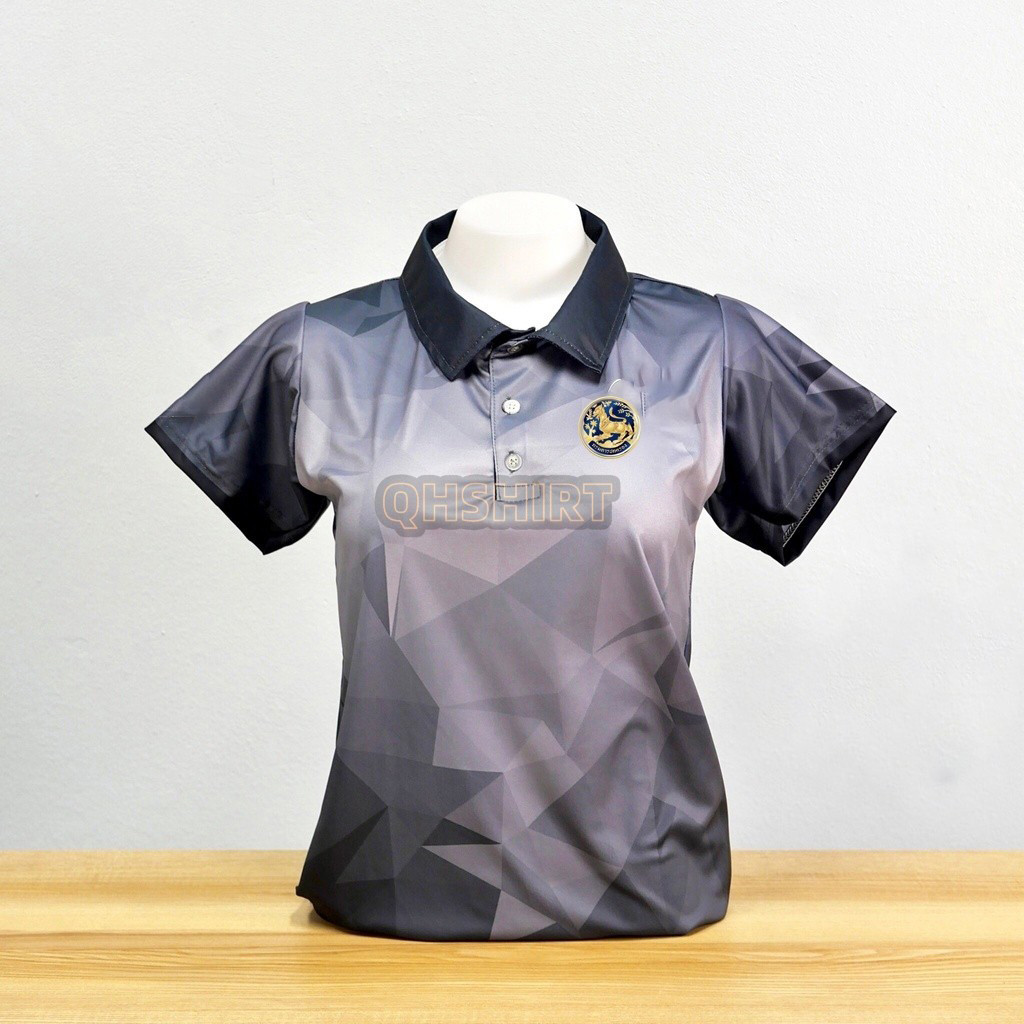 {เหมาะสำหรับการไว้อาลัย }เสื้อโปโล พิมพ์ลาย ทรงผู้ชาย ทรงผู้หญิง( สาธารณสุข สพฐ อปท มหาดไทย อสม สำนักงานคณะกรรมการการศึกษาพื้นฐาน ราอาสาสมัครสาธารณสุขประจำหมู่บ้าน)