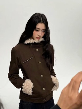 เสื้อโค้ทผู้หญิงสีน้ำตาลอ่อน แบบแคบเอว ออกแบบเฉพาะตัว สำหรับ…