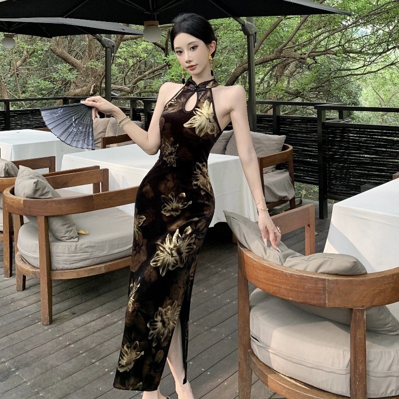 ชุดเสื้อคลุมจีนพร้อมกระโปรงยาว