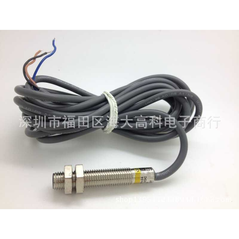 เซ็นเซอร์อินฟราเรดขนาดเล็ก E3HT-DS3E1 M8 กระจายสวิตช์โฟโตอิเล็กทริคสะท้อนแสง 12V24V สวิตช์เซ็นเซอร์