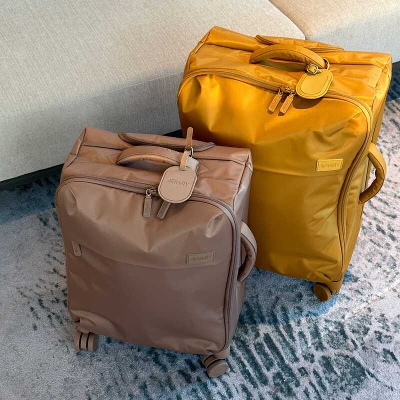 กระเป๋าเดินทางหญิง Airway แบบ.Ultra-Light ขนาด 67 ซม. มีล้อเลื่อนและระบบปิดด้วยรหัสผ่าน