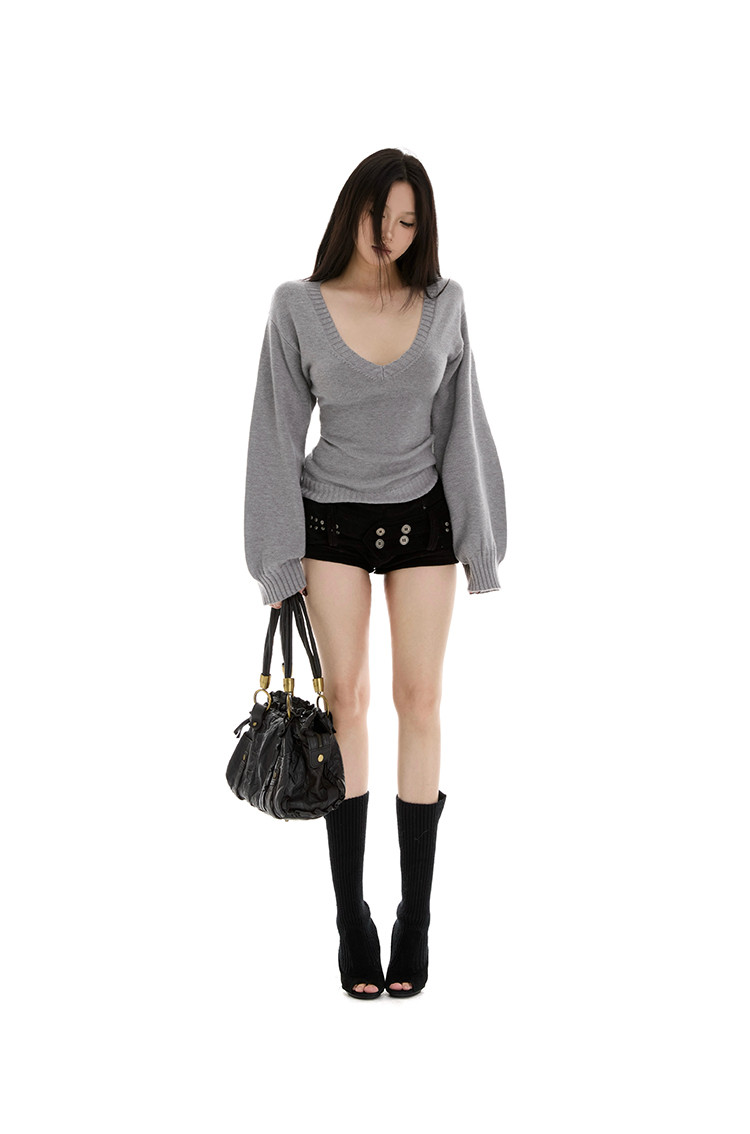 Shanmieleng Low-Cut Big V สเวตเตอร์ฤดูใบไม้ร่วงสำหรับผู้หญิง ดีไซน์ท่อคอกลมกระชับโชว์เอว