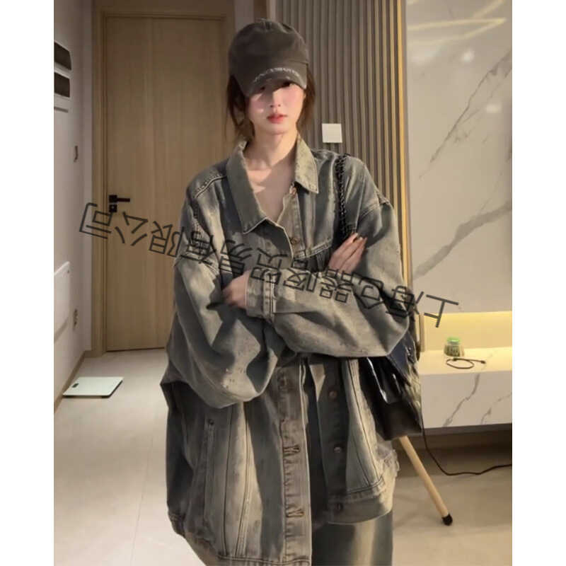 American Retro Denim Jacket ผู้หญิง 2025 ฤดูใบไม้ร่วงการออกแบบหลวม Niche ล้าง Distressed Jacket Top