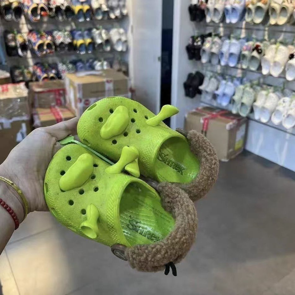 ♞High-looking Dopamine Home Outing 2025 New Shrek Star Crocs Fashionable, Comfortable And Trendy 20
