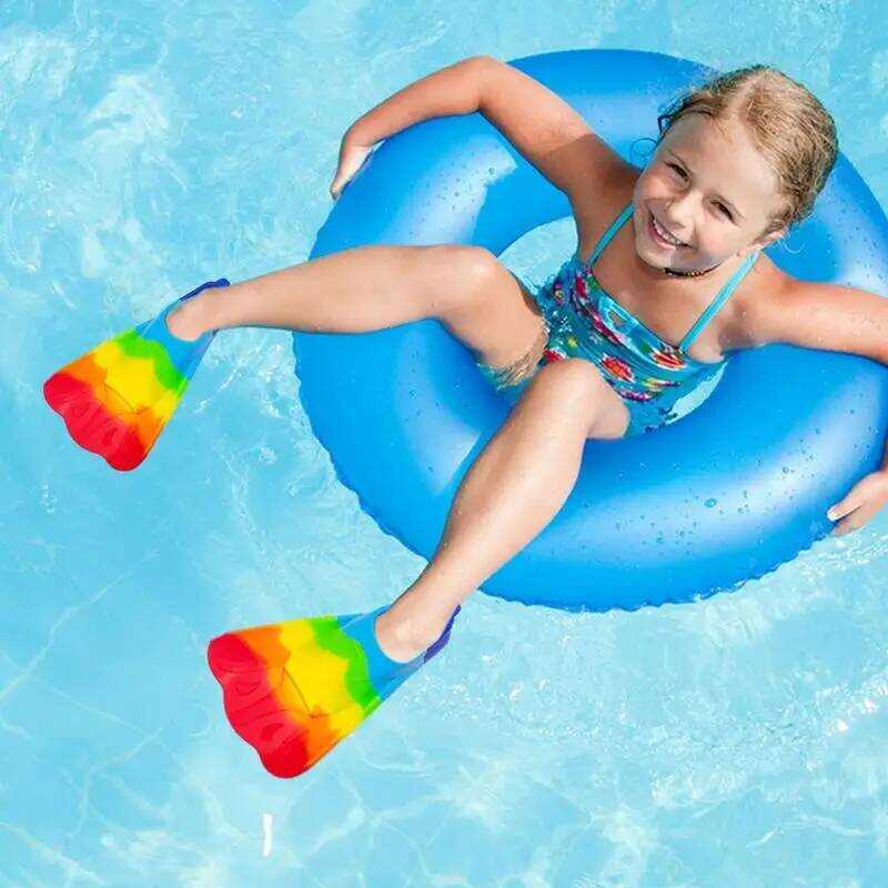 ฟินและอุปกรณ์ดํา.Snorkel สำหรับทั้งผู้ใหญ่และเด็กทำจากซิลิโคนคุณภาพ