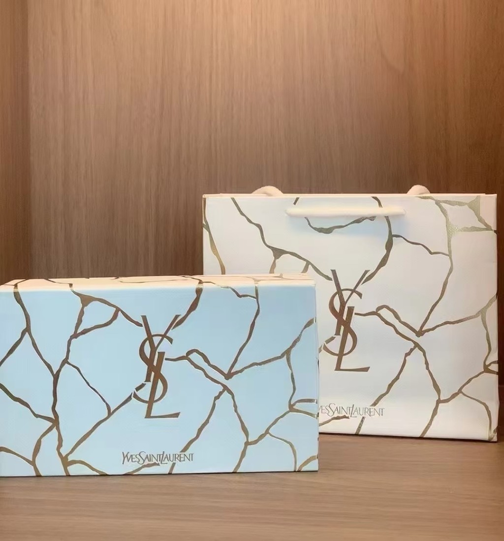 2025 แฟชั่นเริ่มต้นการจัดส่งสินค้า/63ดาวลิปสติกตัวอย่างชุดสามชิ้นบรรจุหลอดสี่เหลี่ยมสีดําทอง * 2, หล