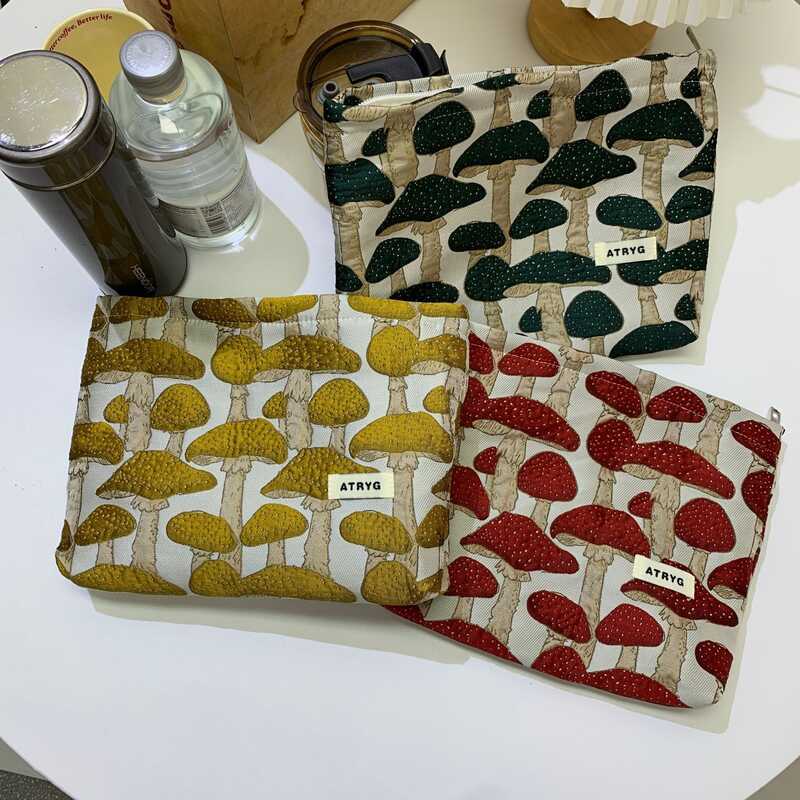 กระเป๋าเครื่องสําอาง One Batch Mushroom Jacquard Portable Travel Cosmetic Storage Bag กระเป๋าเก็บของ