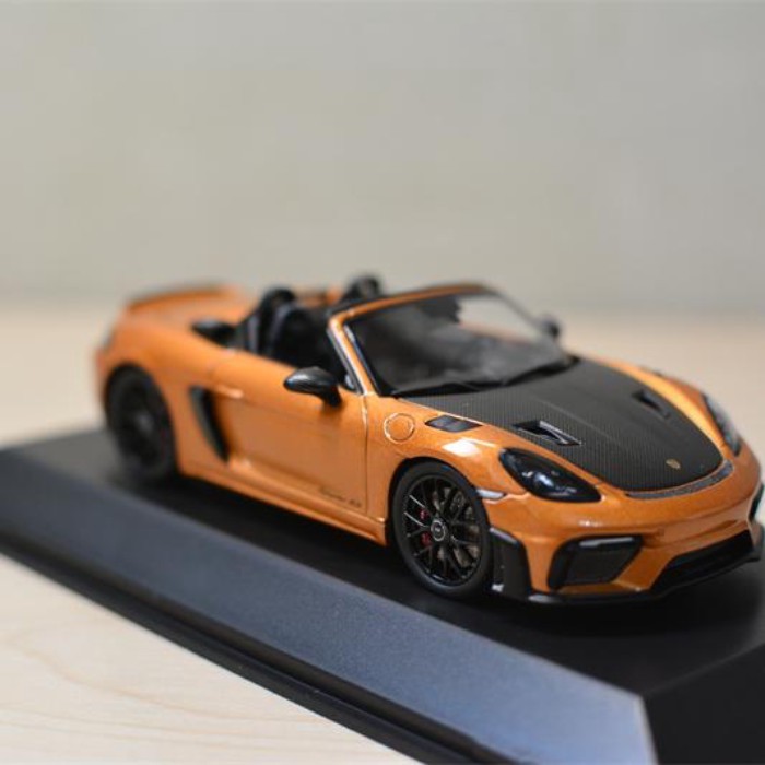 SPARK 1: 43 Porsche Porsche 718 (982) Spyder RS Glitter Gold Ready Stock