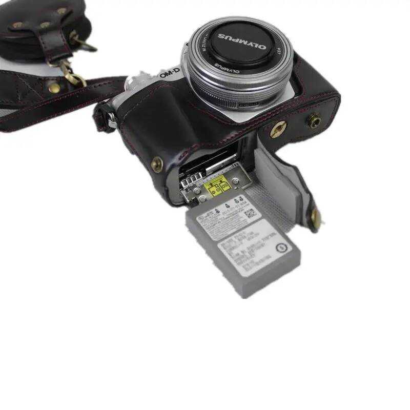 ▥ รุ่นหรูหรากระเป๋ากล้องหนัง PU สําหรับ Olympus Em10 Mark IV Em10iv แบตเตอรี่เปิดพร้อมสายคล้อง