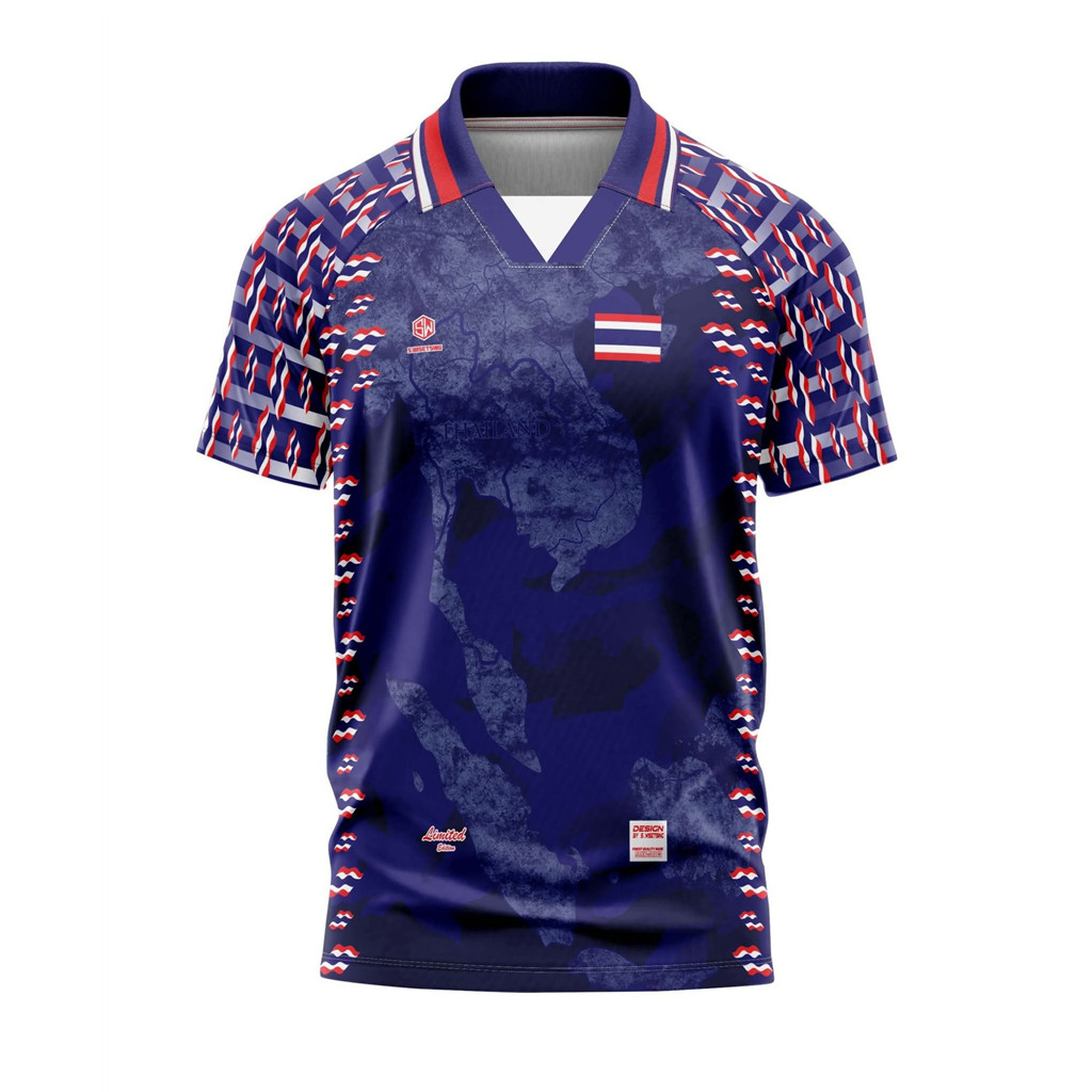 เสื้อลายธงชาติไทยชายหญิงและเด็ก สวมใสสบายกับงานออกแบบที่เป็นเอกลักษณ์ไทย ภูมิใจความเป็นไทย หนึ่งในเสื้อที่น่าเก็บไว้เป็นของสะสม หรือ เป็นของฝาก.