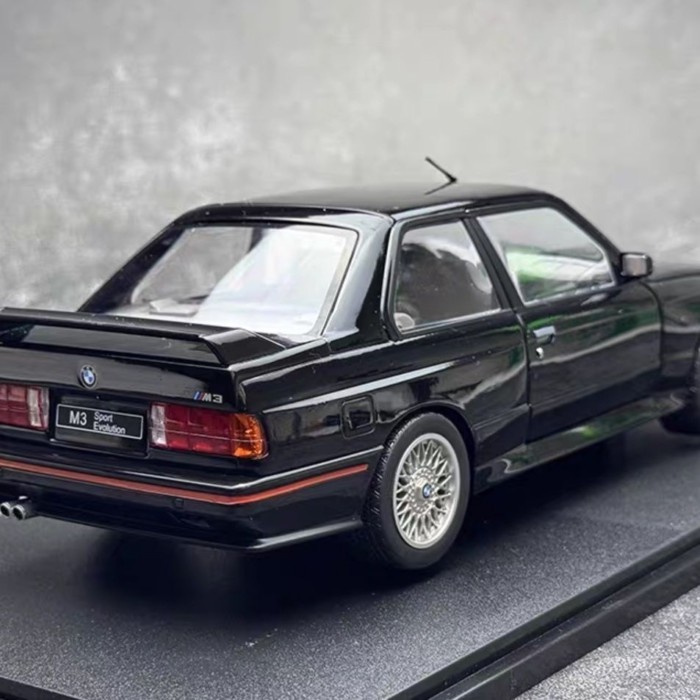 Solido 1/18 BMW M3 E30 EVO sport Alloy Car Model Two-Open Door Steerable