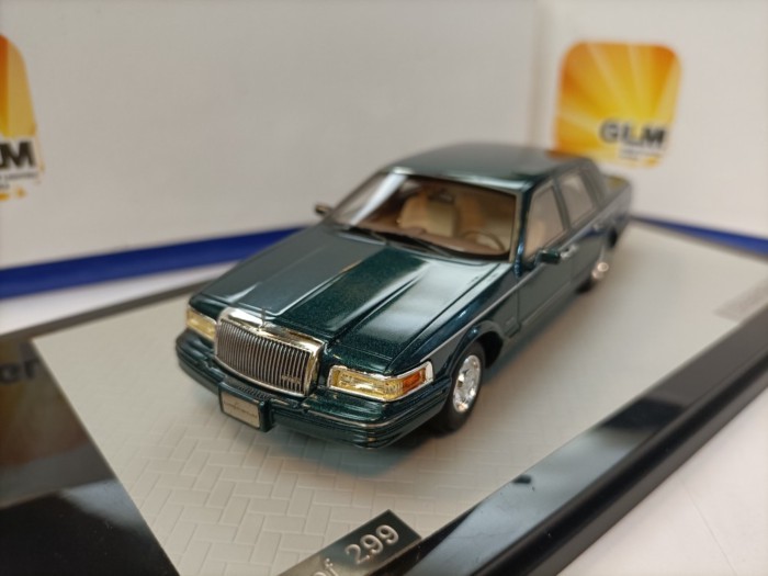 GLM 1 43 Lincoln Town Car 4 ประตู Deluxe Car รุ่น Lincoln Town Car 1997 Metallic Green