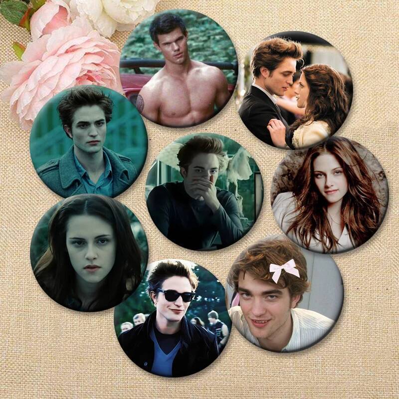 TV Series Twilight เข็มกลัด Edward Anthony Mason Cullen Isabella Marie Swan Cullen Bella Badge รอบ L