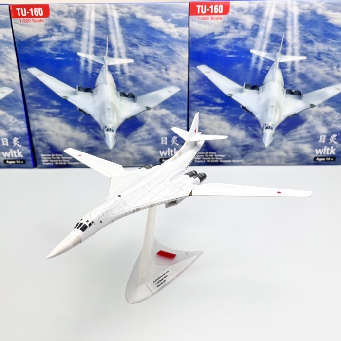1/200TU160TU95B-1BA50B52HB2C-17 Bomber Fighter จําลองรุ่นผลิตภัณฑ์สําเร็จรูป