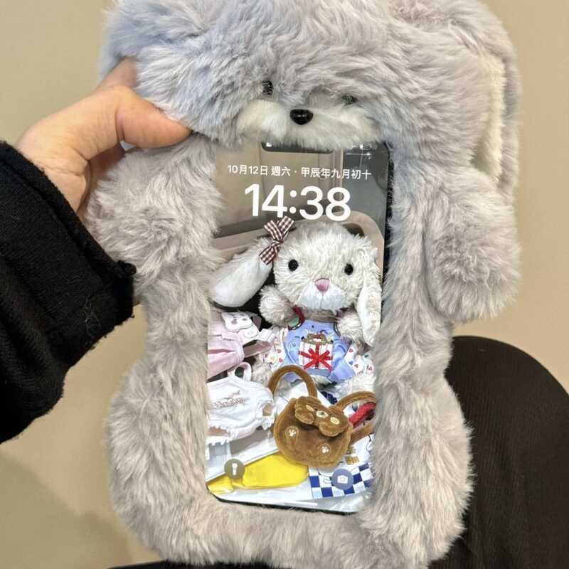 ฤดูใบไม้ร่วงฤดูหนาวน่ารักตุ๊กตาสีเทากระต่ายเหมาะสําหรับ ihone15promax Apple 14pro เคสโทรศัพท์ 1416
