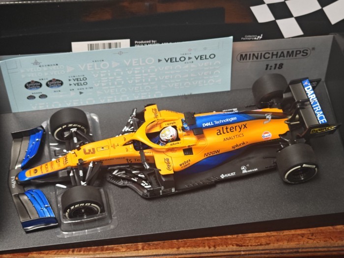 Mini Cut MINICHAMPS 1/18 2021 MINICHAMPS MCL35 M Rikado พร้อมโพสต์น้ํา