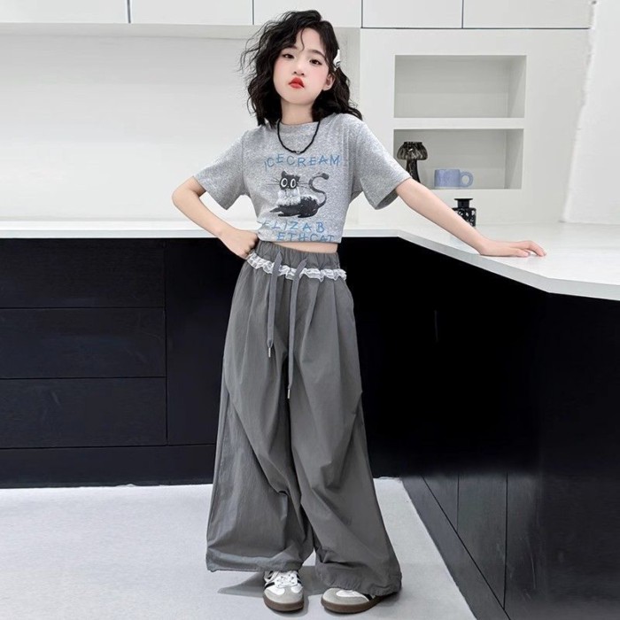 Akaki🌼 สาวฤดูร้อนชุด 2026 เด็กใหม่อินเทรนด์และ Cool ชุดเด็กขนาดใหญ่ลูกไม้กางเกงขากว้างอินเทอร์เน็ต
