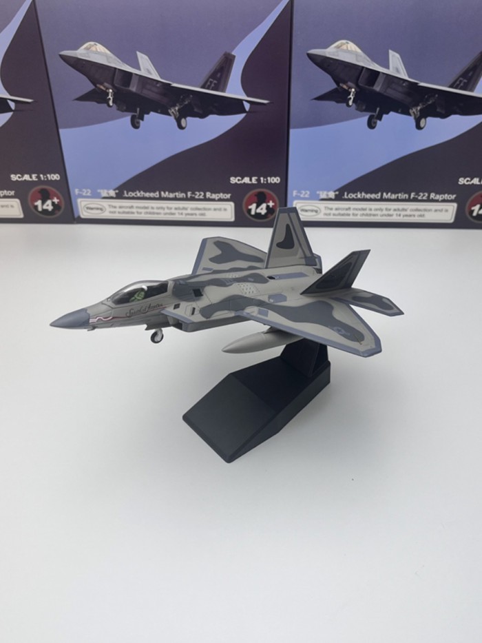 AMER 1/100 US Army Stealth F22 Fighter Raptor F-22 จําลองเครื่องบินรุ่นผลิตภัณฑ์สําเร็จรูปเครื่องประ