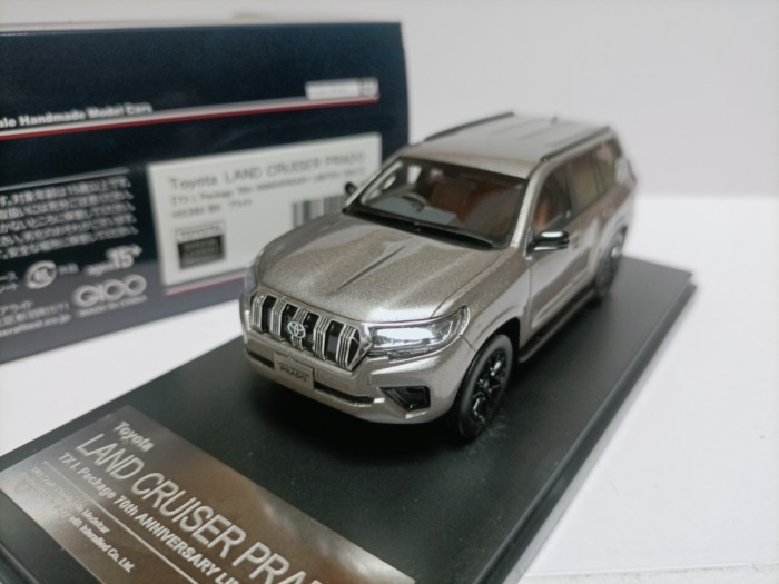 Hi Story 1 43 Toyota Domineering 70th Anniversary รถออฟโรดรุ่น Toyota Prado TXL สีแชมเปญ