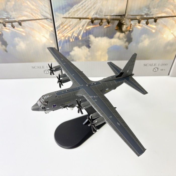 1/200 อเมริกัน AC-130J Air Gunship เครื่องบินโจมตี AC130 โลหะผสมจําลองเครื่องบินทหารรุ่นเครื่องประดั