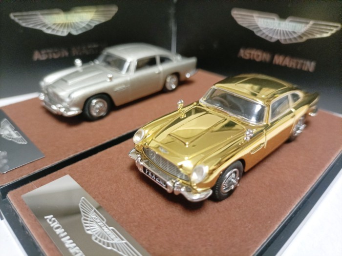 Xiaoguang 1 64 Aston Martin Martin Alloy จําลองรถสปอร์ตสองประตูรุ่น Aston Martin DB Gold Silver