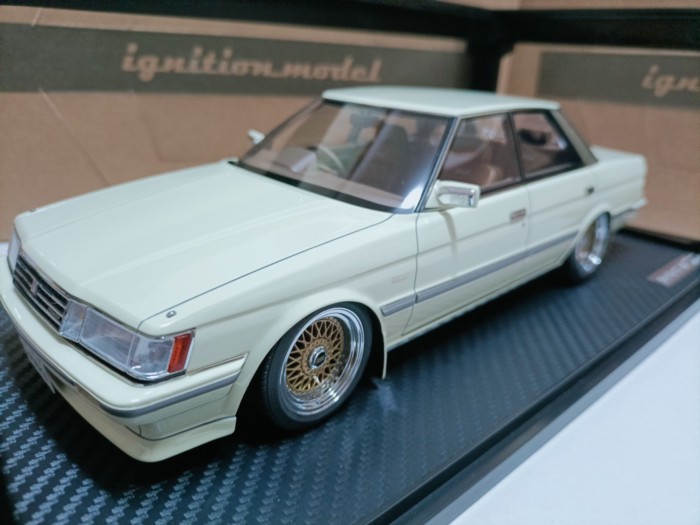 IG 1 18 รถ Toyota Grande รุ่น Mark II Grande GX71 ล้อทอง