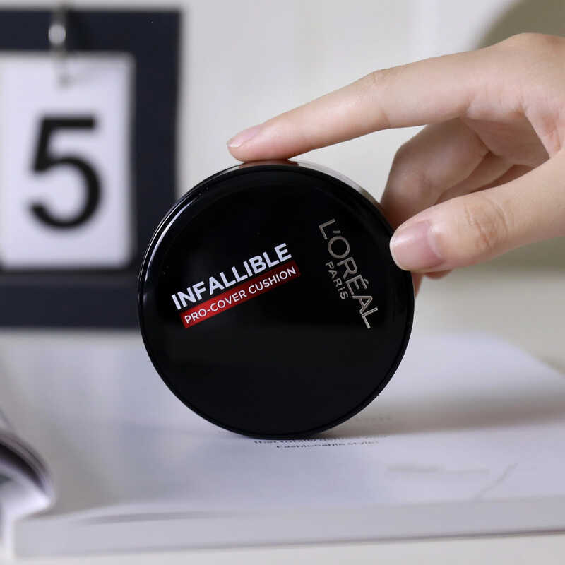 LOreal Black Fatty Cushion Liquid Foundation 320 โทนสีเหลืองไวท์เทนนิ่ง 14g เหมาะสําหรับผิวมัน Girls