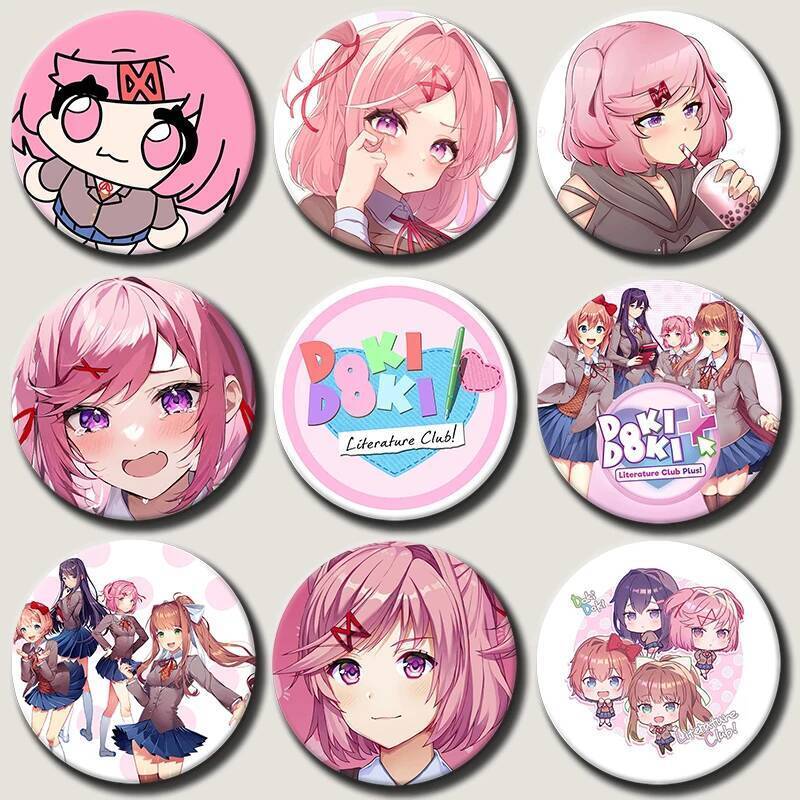 อะนิเมะตัวละคร Natsuki Pins Tinplate Badge การ์ตูน Natsuki เข็มกลัดสําหรับกระเป๋าเป้สะพายหลังหมวกเสื
