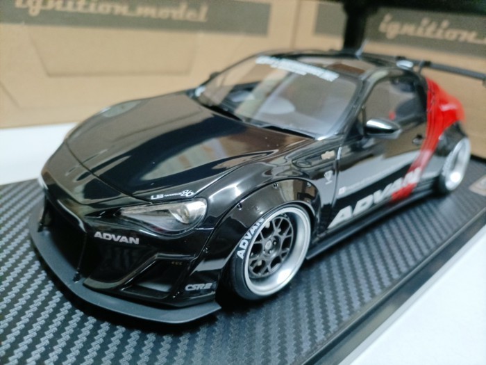 IG 1 18 Toyota Wide Body ดัดแปลงรถสปอร์ตรุ่น LBWK Toyota 86 ZN6 ver.1 สีแดงสีดํา