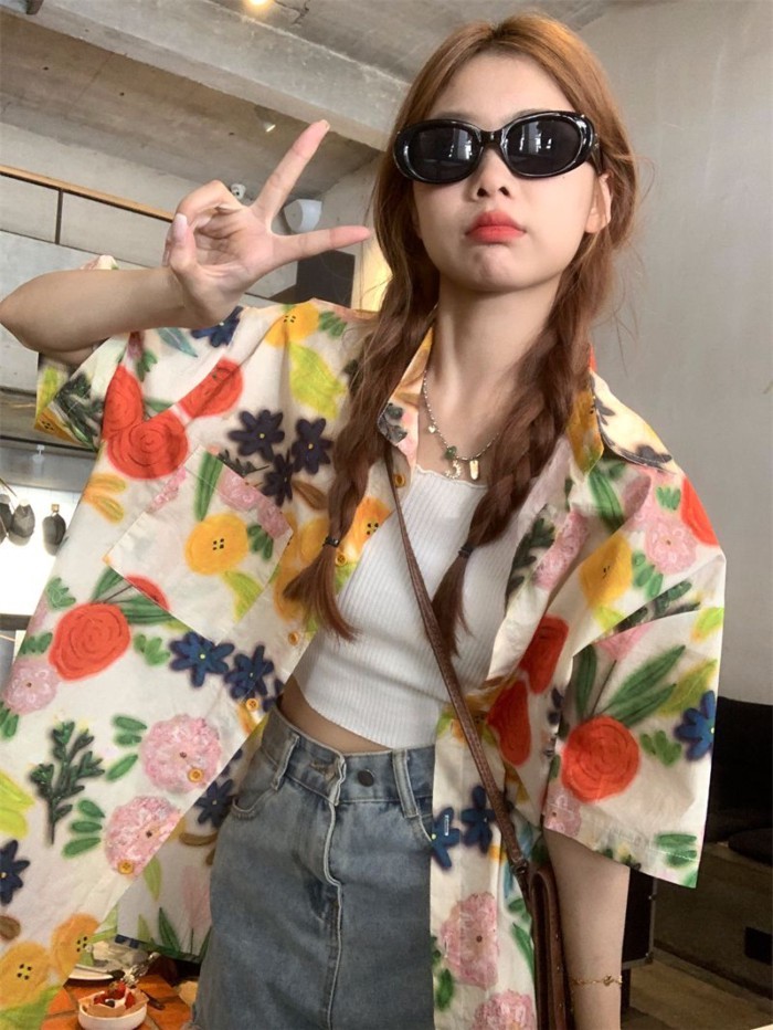 วันหยุดแรนด์เสื้อไทยริมทะเลแขนสั้นหลวมเสื้อดอกไม้น่ารักขี้เกียจออกแบบด้านบนฤดูร้อนสไตล์ใหม่