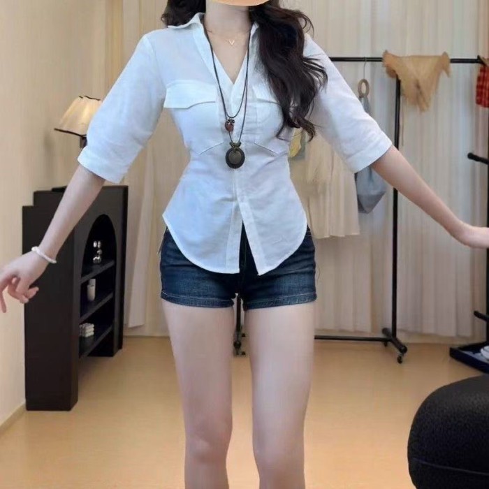เสื้อลูกไม้ผู้หญิง คอวี อัปเปอร์เอว สไตล์โมダン