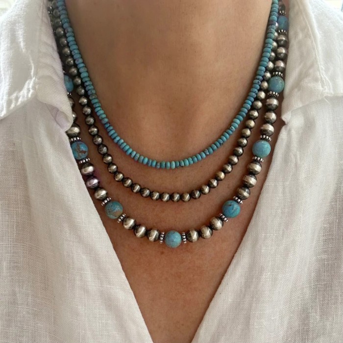 Navaho สไตล์ Turquoise สร้อยคอสุภาพสตรีซ้อน High-End ชุดสามชิ้นโบราณดีบุกลูกปัดสร้อยคอเครื่องประดับ