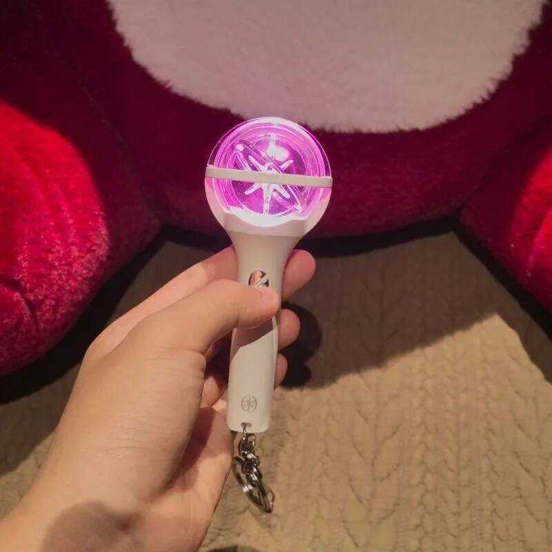 C Mini Katseye Light Stick Keychain Light Up Pendant Keychain