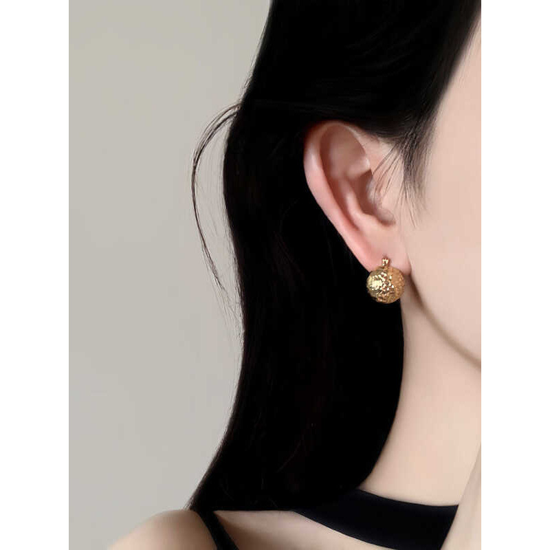 | Kuina ต่างหูทรงลูกบอลน้ำแข็งหรูหรา |