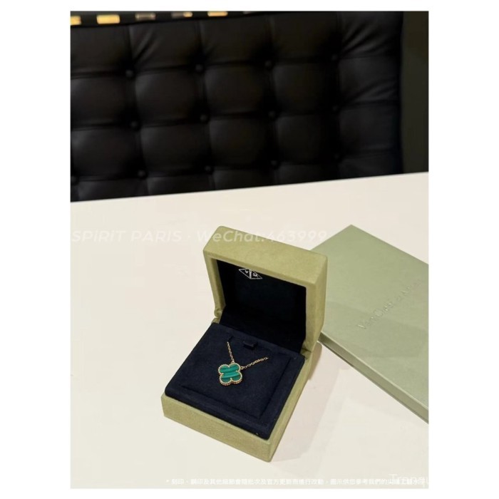 สร้อยคอลมุกลักษณะดอกไม้เดียว Van Cleef & Arpels ห่อหุ้มด้วยทองคำขาว 18K