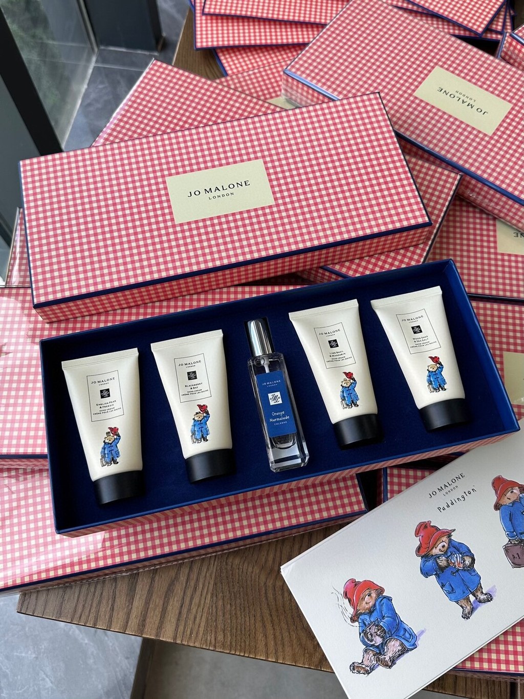 ใหม่ ของขวัญ พิเศษ/105 จับคู่กับถุงของขวัญ+การ์ด+ป้ายจีน✔ชุดห้าชิ้น Jo Malone Paddington Bear!บรรจุน