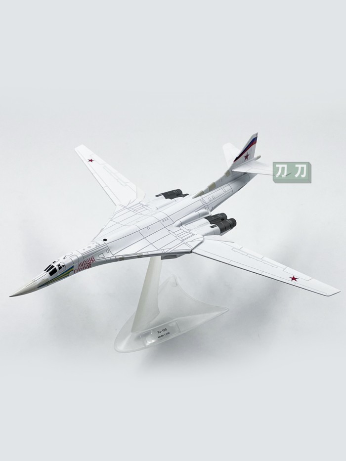 1: 200 รัสเซีย Tu TU160 Bomber White Swan Red Field Parroller เครื่องบินรุ่นเครื่องประดับ WLTK