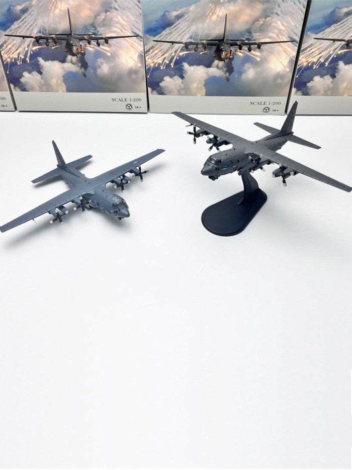 พร้อมสต็อก WLTK 1/200AC-130H Air Gunship Attack Aircraft AC130 Alloy จําลองเครื่องบินทหารรุ่นเครื่อง