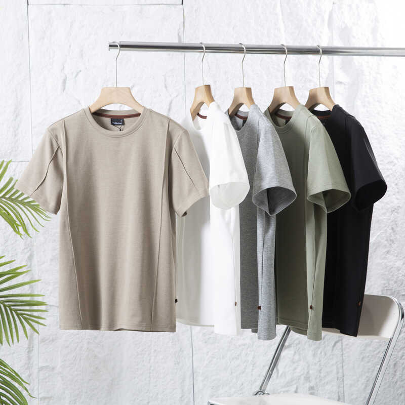 เสื้อยืดสไตล์ฤดูร้อนสำหรับผู้ชาย สี Old Money มีคอกลมและแขนสั้น