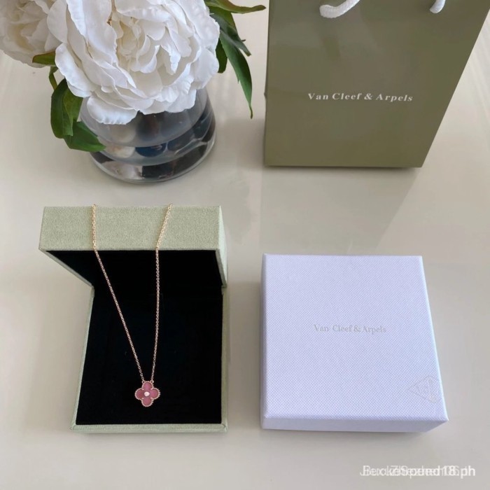 สร้อยคอโคลเวอร์สี่แฉก Van Cleef & Arpels รุ่นลิมิเต็ดพร้อมเพชร